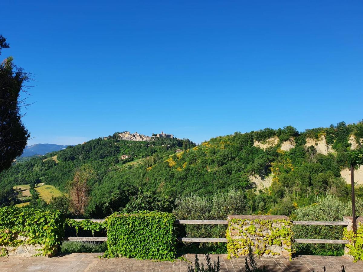 Borgo Cardaneto Bed & Breakfast Montone  Exterior foto